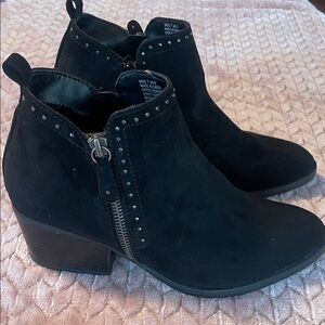 Sonoma Women’s Suede Booties - size 7